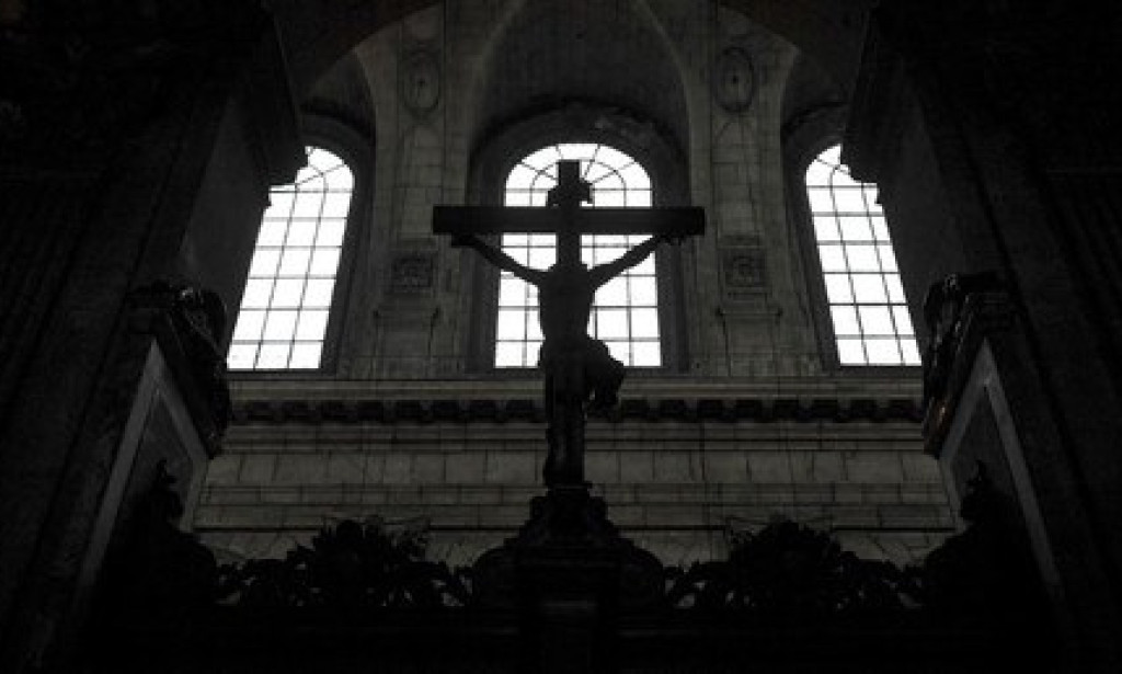Darmanin annonce l'arrestation d'un individu suspecté d'avoir vandalisé une église dans le Rhône