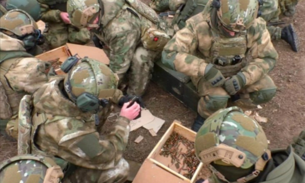 ENTRAÎNEMENT AU COMBAT DES VOLONTAIRES SERBES A ZAPOROZHYE