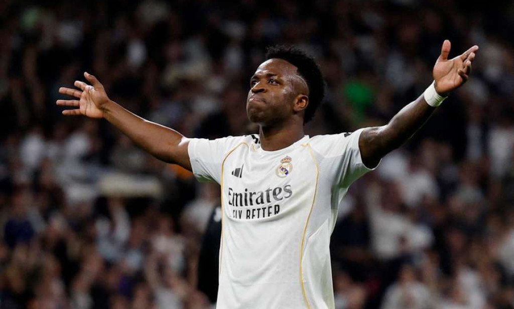 Le Real Madrid s’est imposé face à l’Atlético de Madrid grâce à un doublé décisif de Vinícius Júnior, confirmant sa bonne dynamique en championnat.